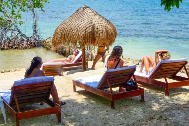 Island Tour: 3 Beach Clubs Around Baru, Rosario and Bomba - Highlights