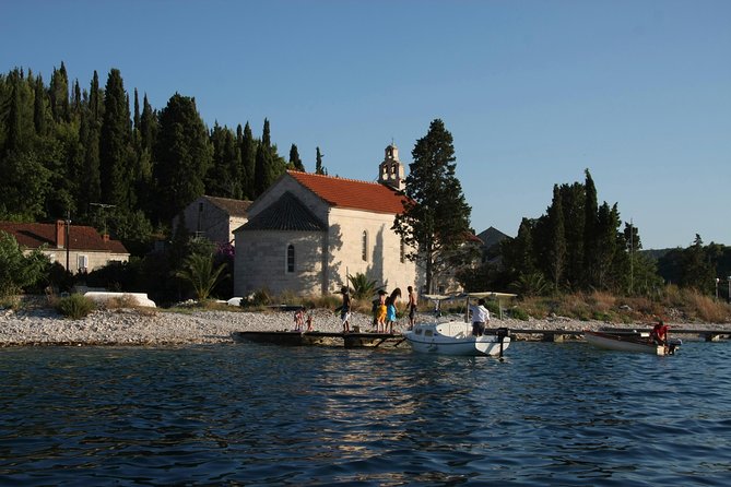 Island Vrnik - Yellow Taxi Cat - Good To Know