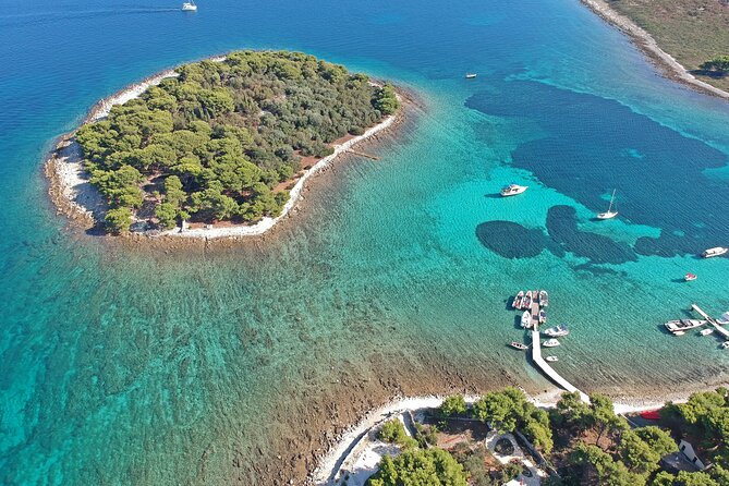 Islands Brač, ŠOlta & Blue Lagoon - Private Speedboat Tour - Customizable Route Options