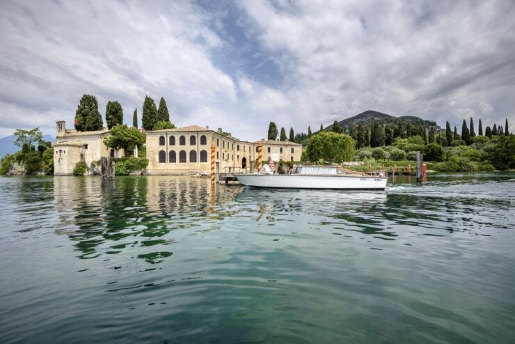 Isola Del Garda & S. Vigilio Typical Venetian Speedboat Trip - Language and Highlights