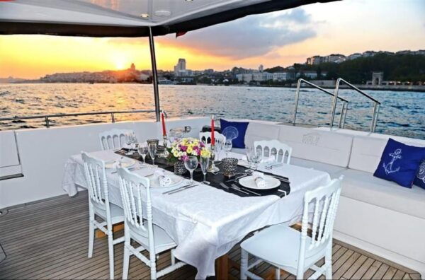 Istanbul: 2-Hour Private Bosphorus Yacht Tour - Photographic Opportunities