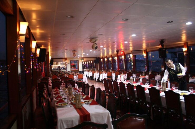 Istanbul: 4-Hour Bosphorus Dinner and Cruise - Experience Highlights