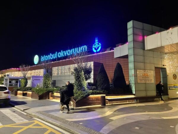 Istanbul: Aquarium Ticket With Shuttle Bus From Sultanahmet - What to Expect at the Aquarium