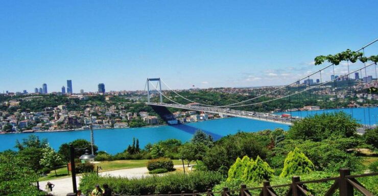 Istanbul Asia and Europe Tour By Bus And Bosphorus Cruise - Experience Highlights