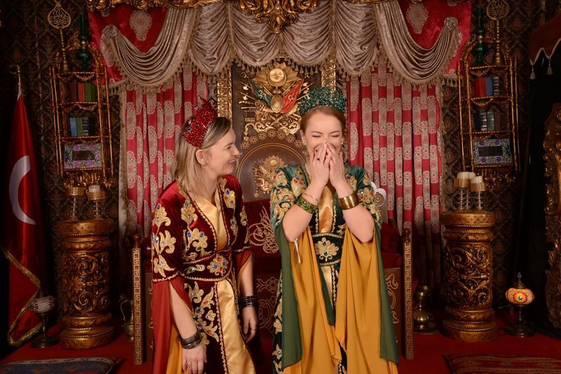 Istanbul: Authentic Costume Photo Memory in Sultanahmet - A quick costume stop in the heart of Sultanahmet
