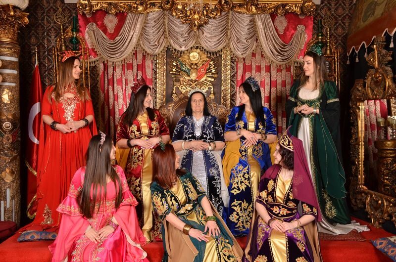 Istanbul: Authentic Costume Photo Memory in Sultanahmet - Who will enjoy this most