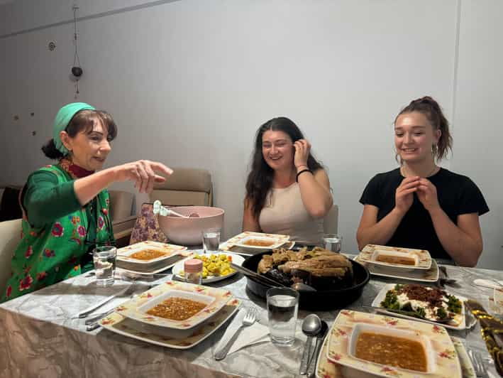 Istanbul Authentic Turkish Family Dinner With Eastern Family - Key Points