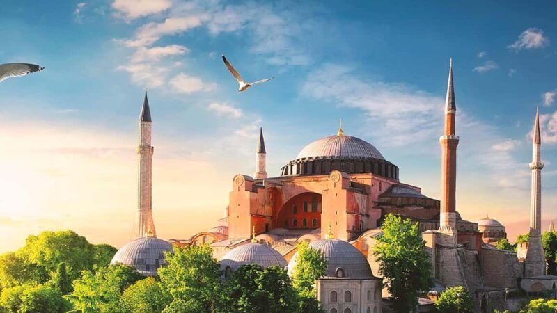 Istanbul: Balat, Blue Mosque, and Hagia Sophia Guided Tour - Good To Know