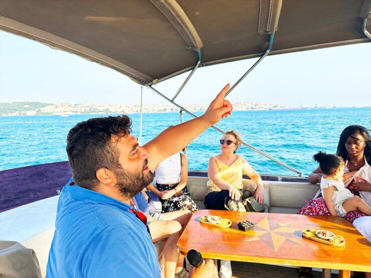 Istanbul: Bosphorus and Golden Horn Sunset Yacht Cruise - Itinerary and Key Sites