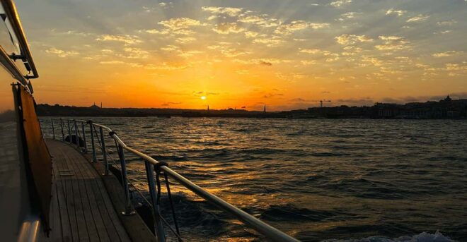 Istanbul: Bosphorus and Golden Horn Sunset Yacht Cruise - Onboard Experience