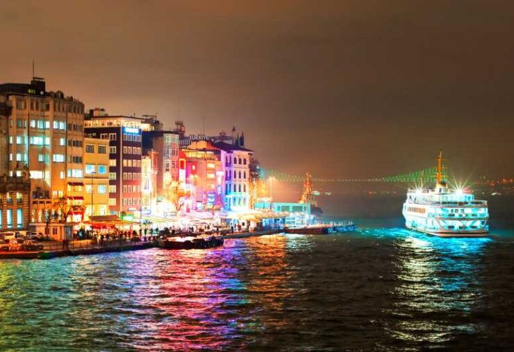 Istanbul: Bosphorus Boat Cruise With Dinner & Entertainment - Key Points