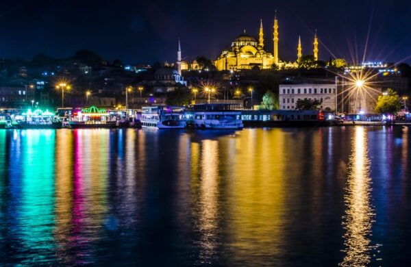 Istanbul: Bosphorus Boat Cruise With Dinner & Entertainment - Best Time to Go