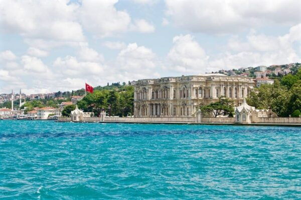 Istanbul: Bosphorus Cruise and Bus Tour With Bazaar Visit - The Bosphorus Experience