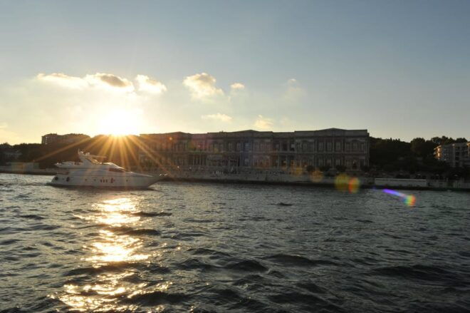 Istanbul: Bosphorus Cruise by Yacht at Daytime or Sunset - Important Information