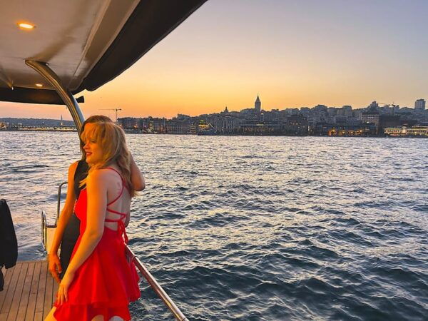 Istanbul: Bosphorus Cruise by Yacht at Daytime or Sunset - What to Expect on Board