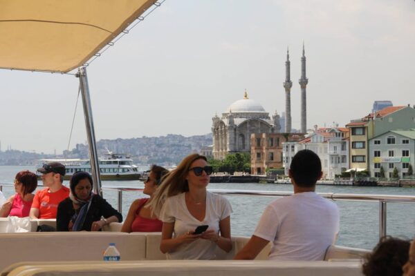 Istanbul: Bosphorus Cruise Tickets & Immersive Audio Guide - Tips for a Great Experience