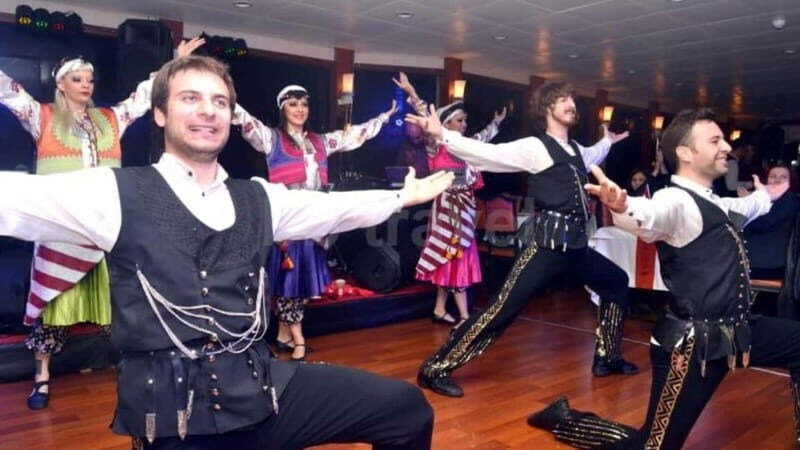 Istanbul: Bosphorus Dinner Cruise - Viewing the Landmarks