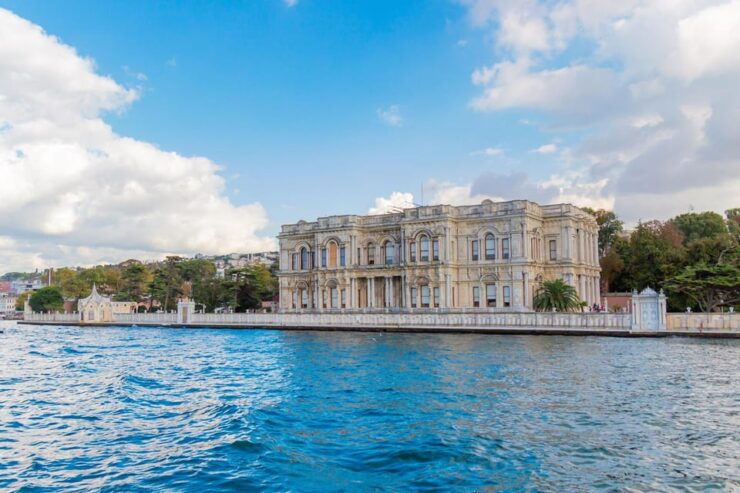 Istanbul: Bosphorus Guided Sightseeing Cruise - Key Points