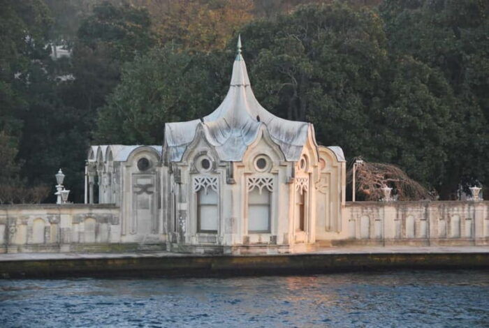 Istanbul: Bosphorus Lunch Cruise with Guide - Who is This Tour Best For?