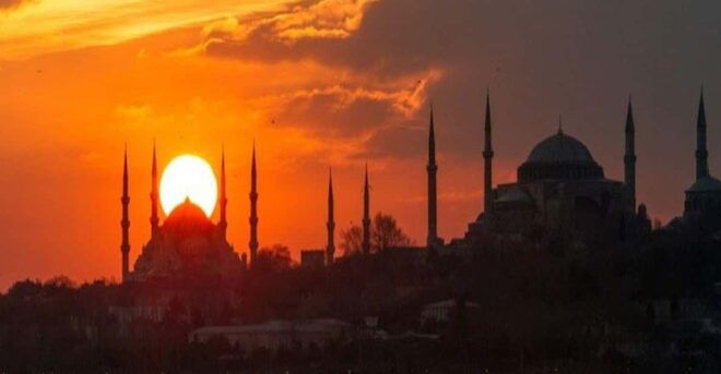 Istanbul: Bosphorus Morning or Sunset Cruise Tour - Onboard Amenities and Refreshments