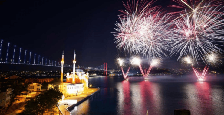 Istanbul: Bosphorus New Years Eve Cruise With Dinner & Show - Dinner and Cuisine