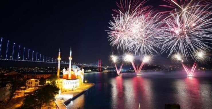 Istanbul: Bosphorus New Years Eve Cruise With Dinner & Show - Experience Highlights