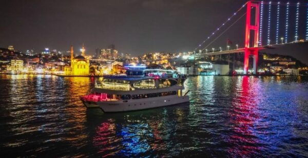 Istanbul: Bosphorus New Years Eve Cruise With Dinner & Show - Panoramic City Views