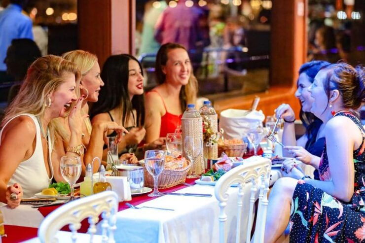 Istanbul: Bosphorus Night Dinner Cruise With Private Table - Key Points
