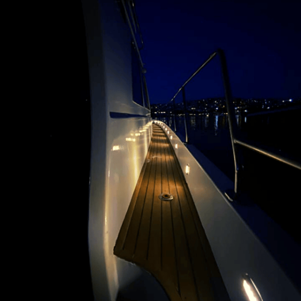 Istanbul: Bosphorus Private Yacht Cruise With Tea and Coffee - Group Size