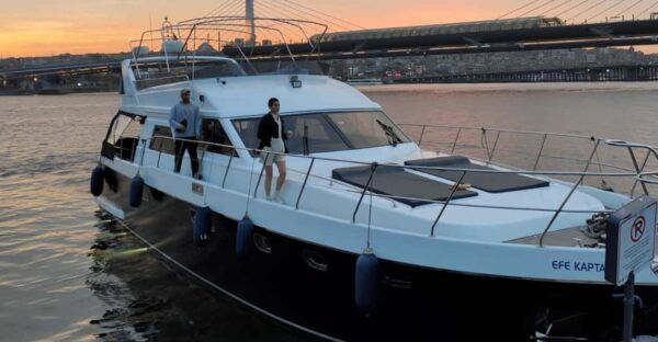 Istanbul: Bosphorus River Sunset Yacht Tour With Commentary - Scenic Cruise Details