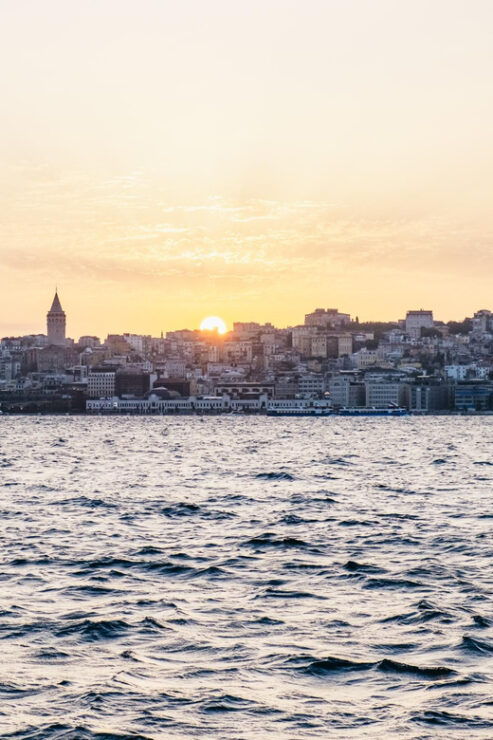 Istanbul: Bosphorus Sunset Cruise on a Luxurious Yacht - Key Points