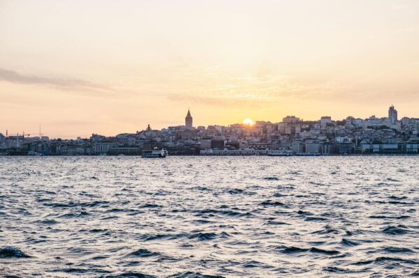 Istanbul: Bosphorus Sunset Cruise on a Luxurious Yacht - Best Time to Go