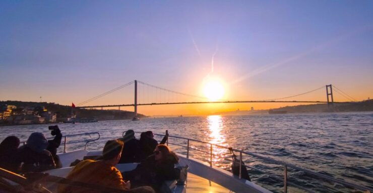 Istanbul: Bosphorus Sunset Cruise With Dinner - Activity Highlights