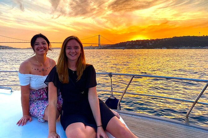 Istanbul Bosphorus Sunset Yacht Cruise With Live Guide And Snacks - Stunning Sunset Views