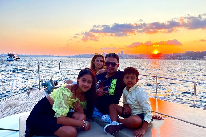 Istanbul Bosphorus Sunset Yacht Cruise With Live Guide And Snacks - Reviews and Ratings