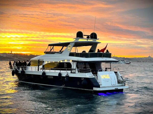 Istanbul: Bosphorus Sunset Yacht Cruise With Live Guide - What to Bring
