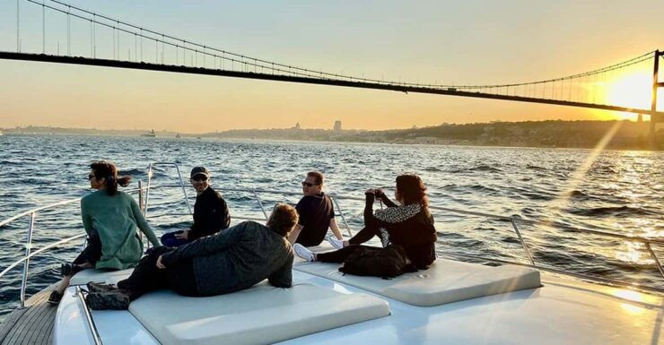 Istanbul: Bosphorus Yacht Cruise at Sunset With Snacks - Key Points
