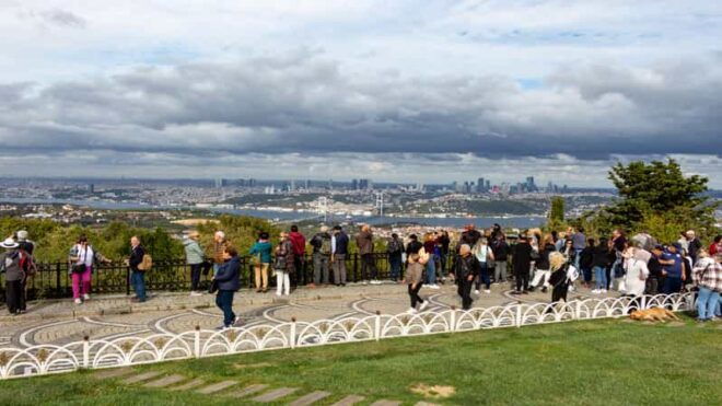 Istanbul: City Hightlights Bus Tour and Bosphorus Cruise - Languages Offered