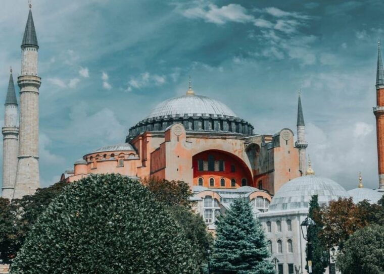 Istanbul Combo: Hagia Sophia Museum & Dolmabahce Palace - Who Should Consider This Tour?