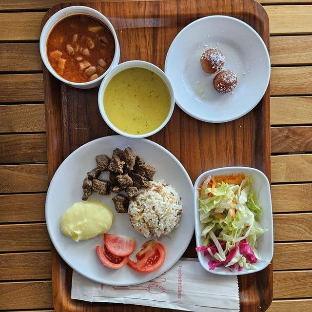 Istanbul: Cruise and Dine 2.5-Hour Bosphorus Lunch Tour - Important Information