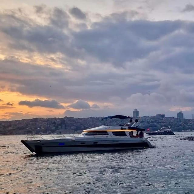 Istanbul: Daytime Bosphorus Yacht Cruise With Fruit & Snacks - Itinerary and Sightseeing Highlights