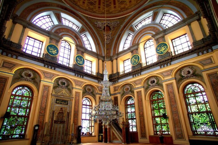 Istanbul: Discover Dolmabahçe Palace and Surroundings - Practical Details and Tips