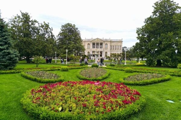 Istanbul: Dolmabahce Palace Skip-the-Ticket-Line Entry - Tips for a Great Visit