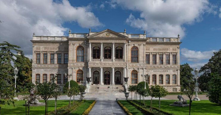 Istanbul: Dolmabahce Palace Tour and Bosphorus Yacht Cruise - Dolmabahce Palace Overview