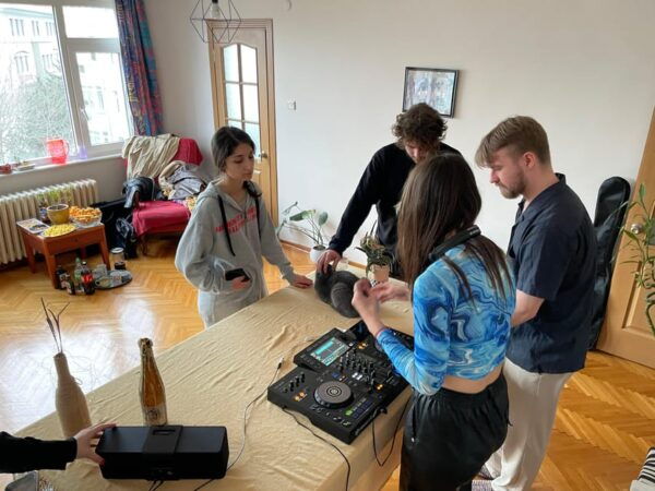 Istanbul: Electronic Music Workshop & Culture From Local DJ - Customer Feedback