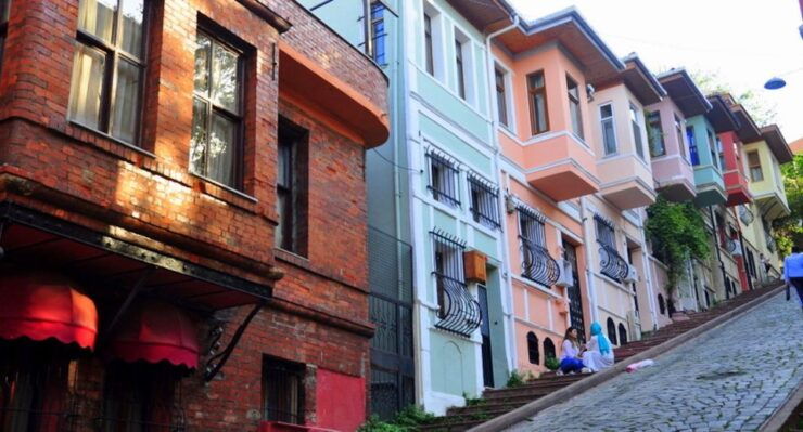Istanbul: Fener and Balat Guided Walking Tour - Tour Duration and Language Options