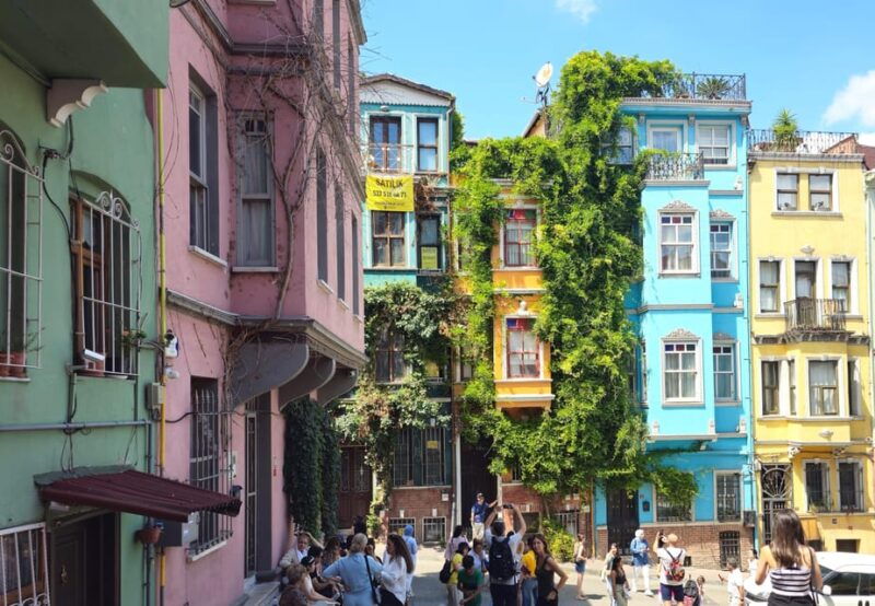 Istanbul: Fener & Balat Guided Tour through Colored Streets - Discovering the Neighborhoods