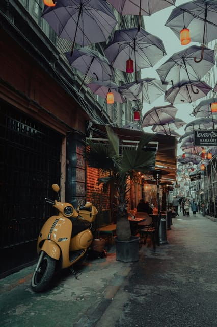 Istanbul: First-Day Walking Tour With Tea and Simit - Key Points
