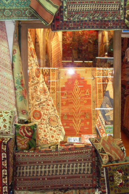 Istanbul: Grand Bazaar Shopping Experience With a Local - Interacting With Local Vendors
