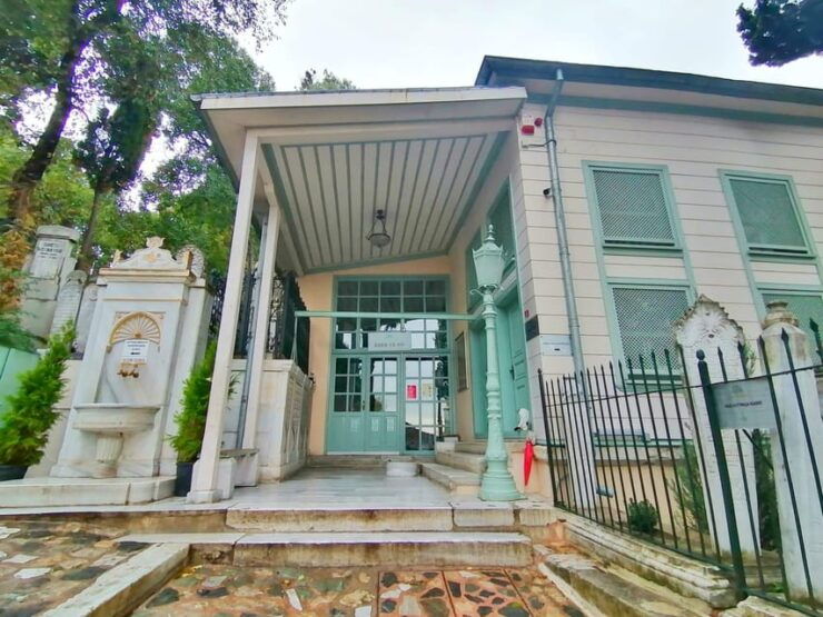 Istanbul: Guardians of the Bosphorus Exclusive Islamic Trip - Key Points